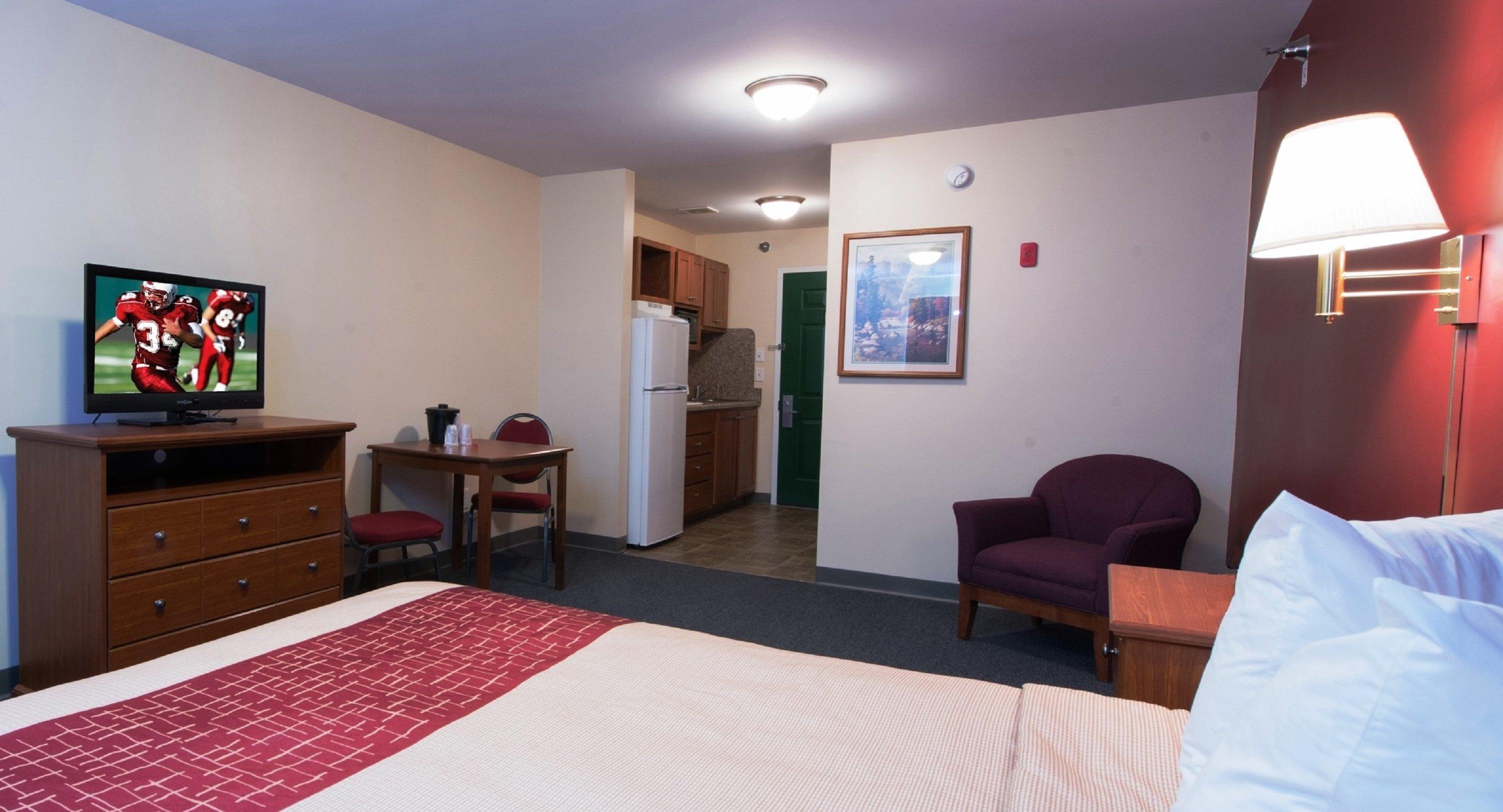 Red Roof Inn & Suites Dickinson Buitenkant foto