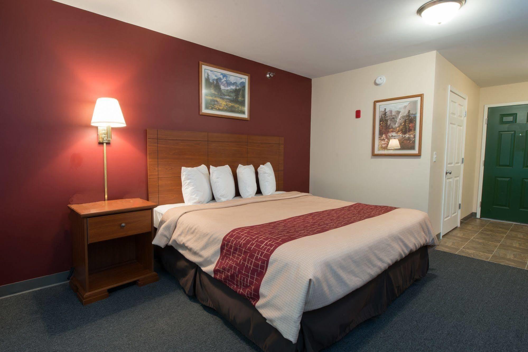 Red Roof Inn & Suites Dickinson Buitenkant foto